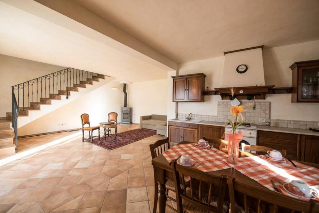 La Casa Vacanza Con Vista Panoramica Sui Vigneti Rotella Exterior photo