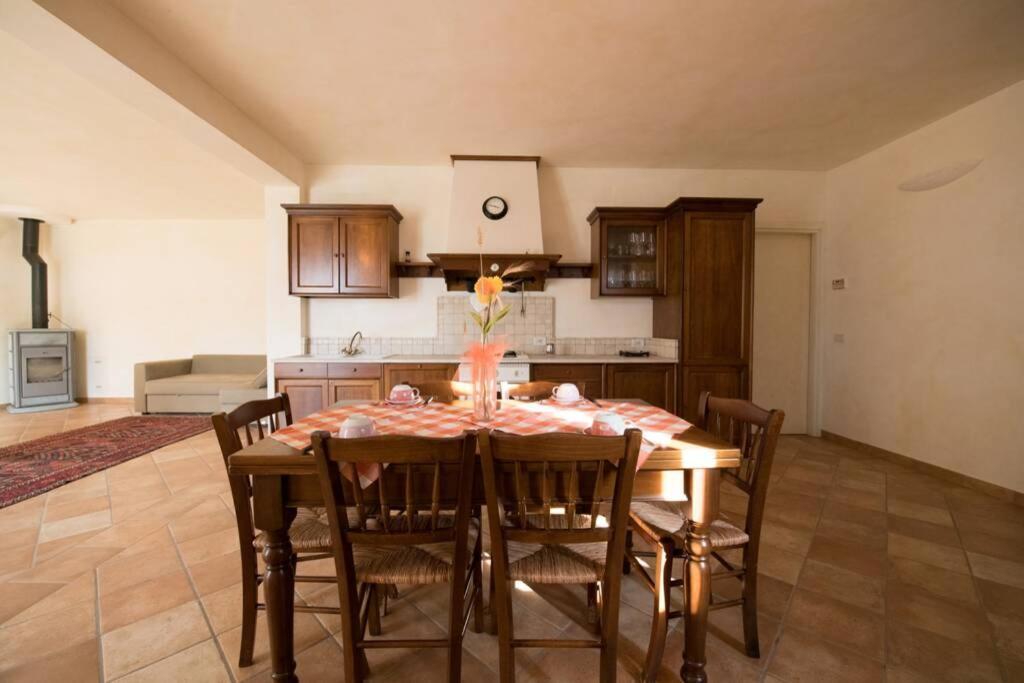 La Casa Vacanza Con Vista Panoramica Sui Vigneti Rotella Exterior photo