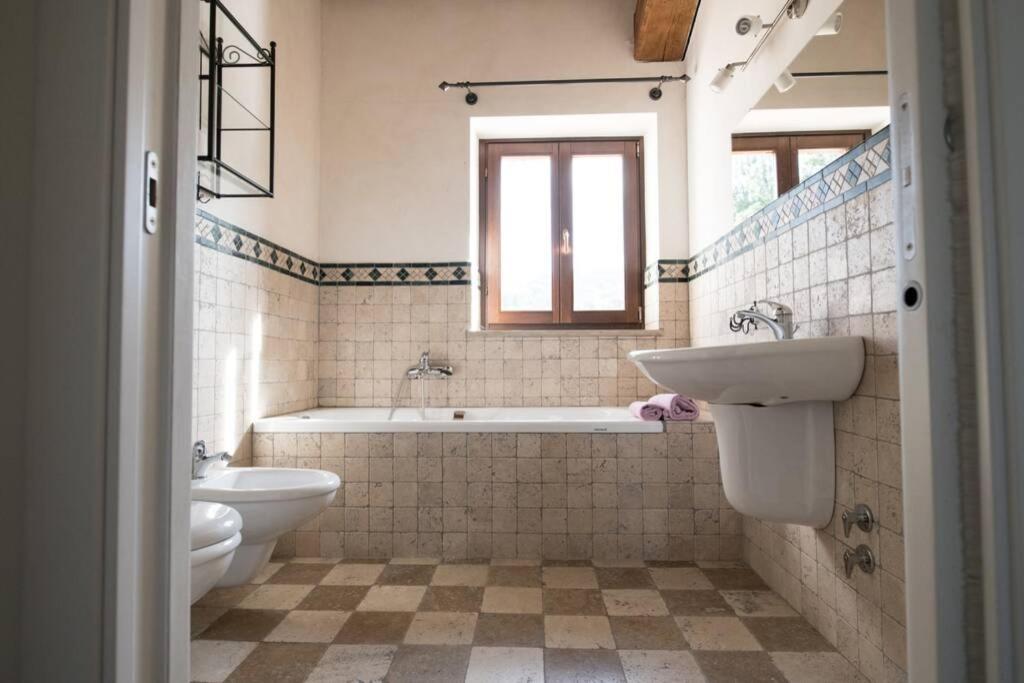 La Casa Vacanza Con Vista Panoramica Sui Vigneti Rotella Exterior photo
